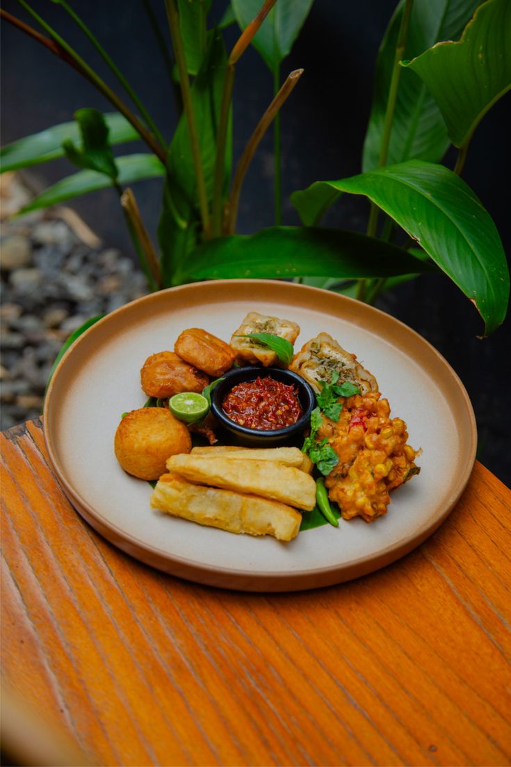 Mixed Vegetable Pakora Platter